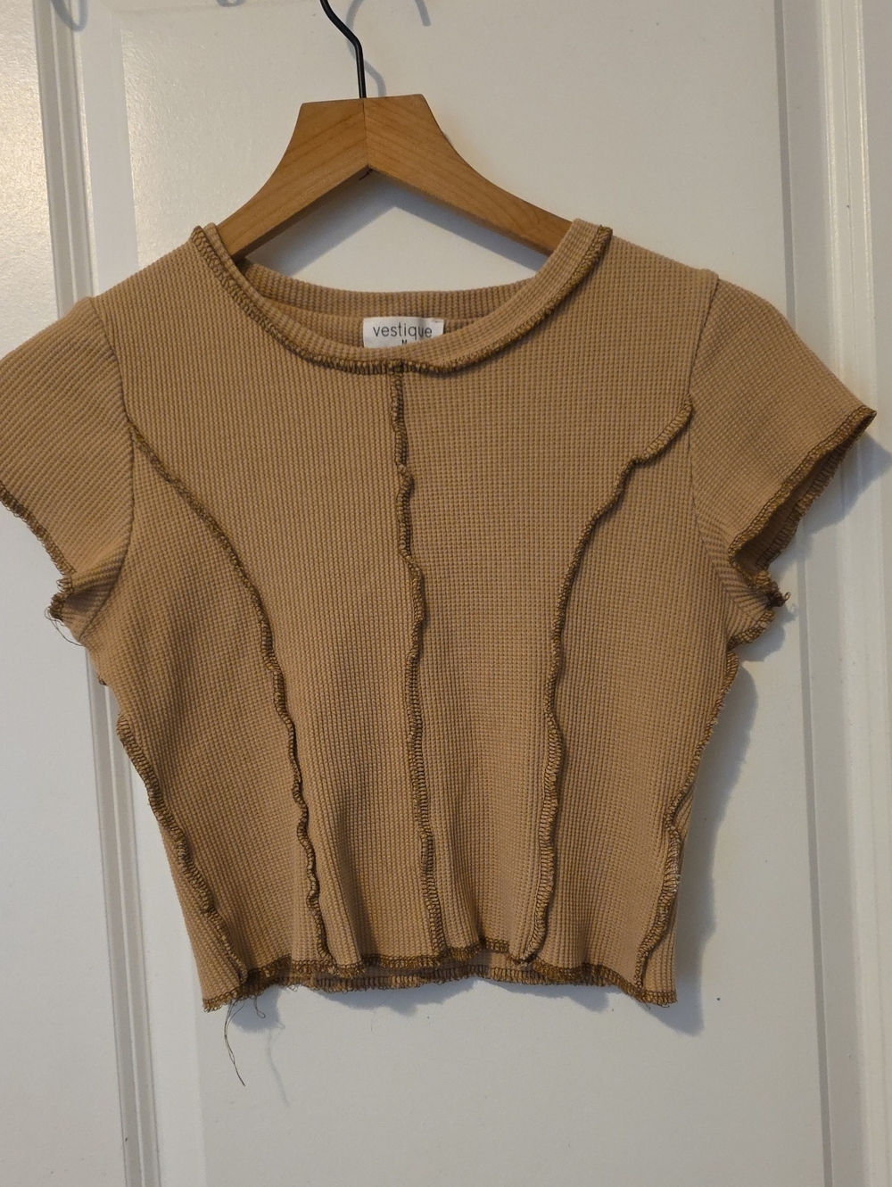Vestique Ribbed Lettuce Hem Crop Top
